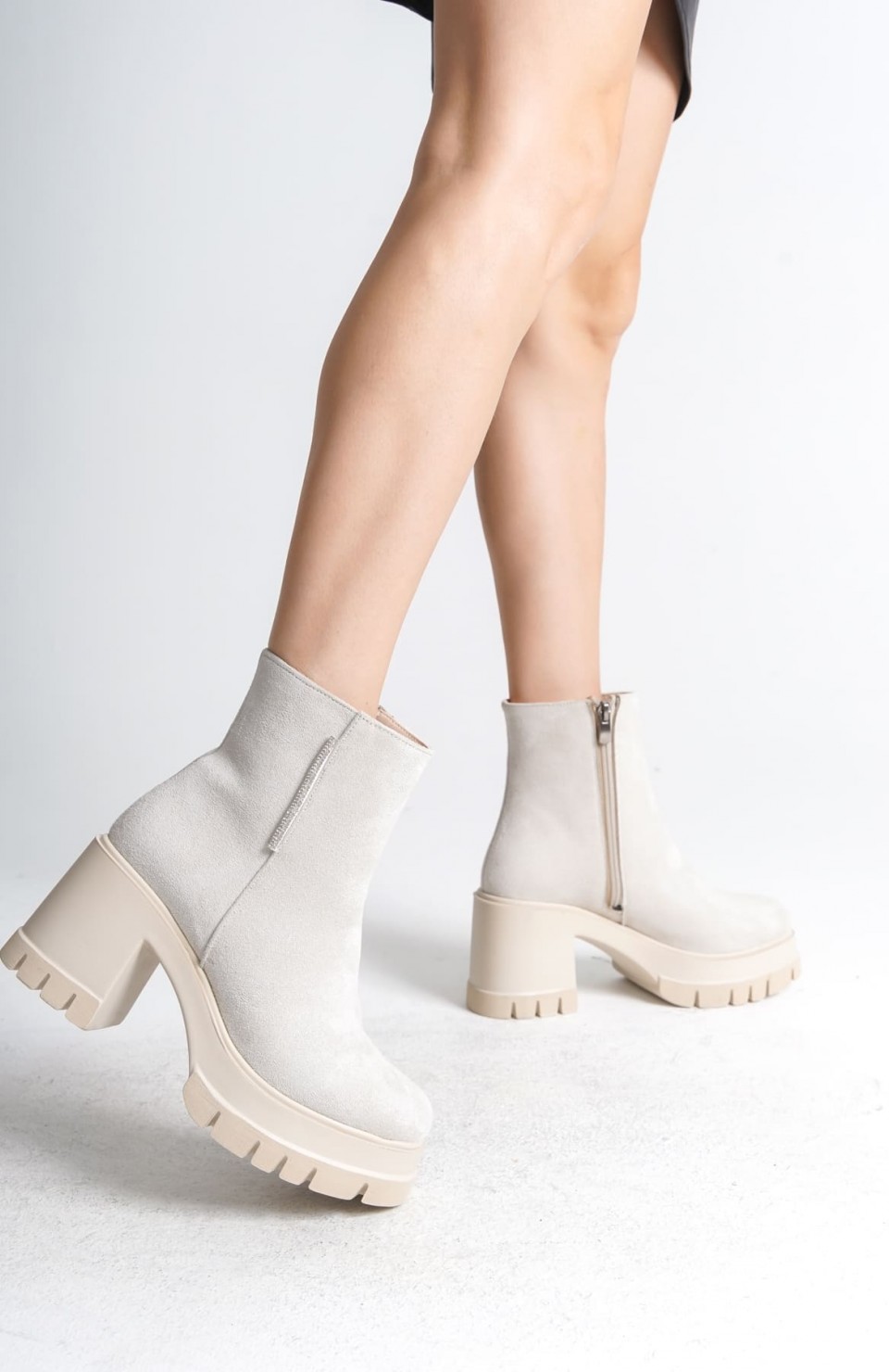 LISSE Fermuarlı Ortopedik Taban Kalın Topuklu Süet Kadın Bot  SKT-  Krem Somersan Giyim | Kadın, Erkek ve Çocuk Moda