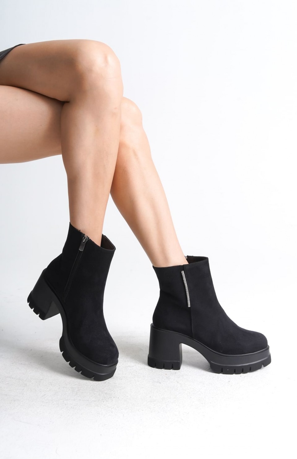 LISSE Fermuarlı Ortopedik Taban Kalın Topuklu Süet Kadın Bot SST - Siyah Somersan Giyim | Kadın, Erkek ve Çocuk Moda