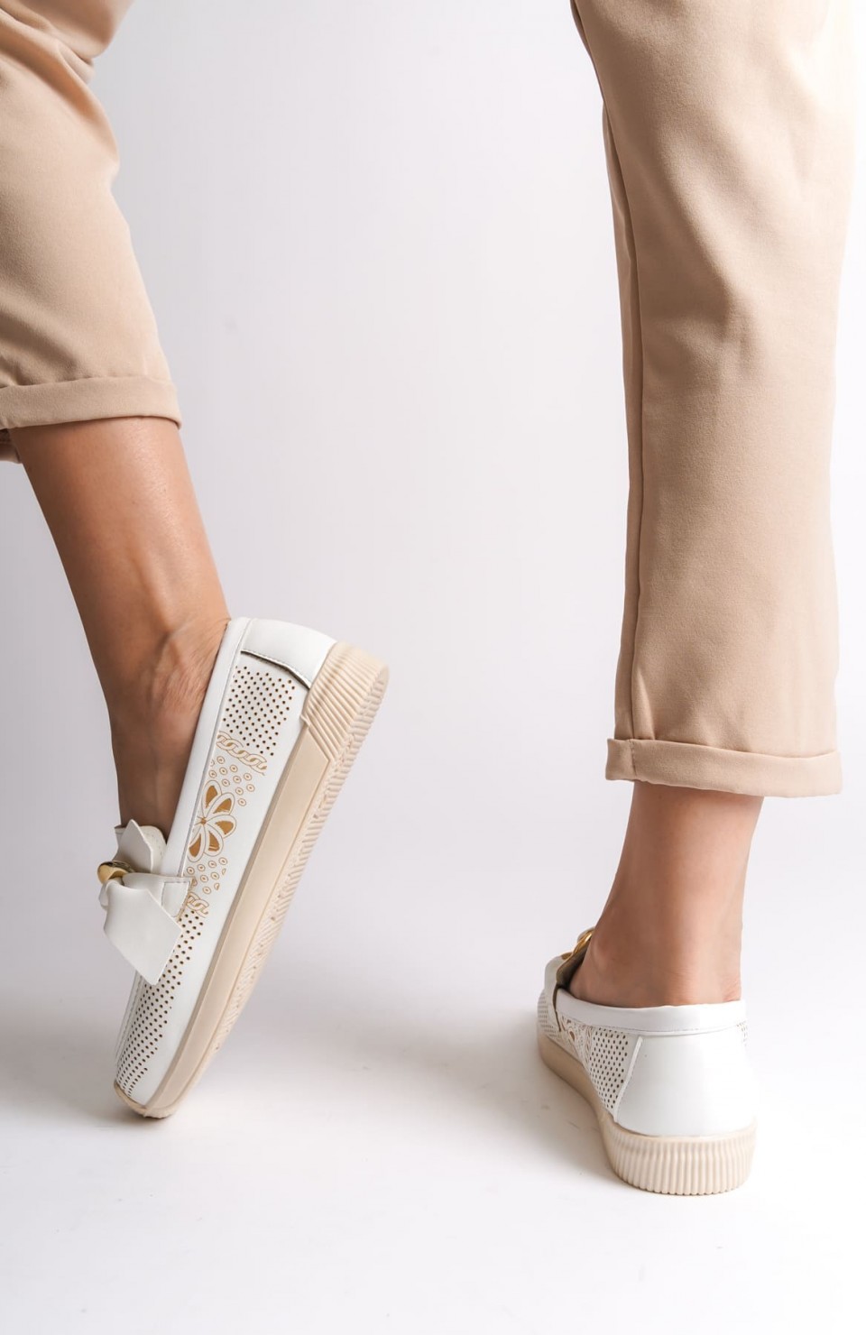 LYDIA Bağcıksız Ortopedik Rahat Taban Çiçek Desenli Kadın Babet Ayakkabı  CKT - Beyaz Somersan Giyim | Kadın, Erkek ve Çocuk Moda