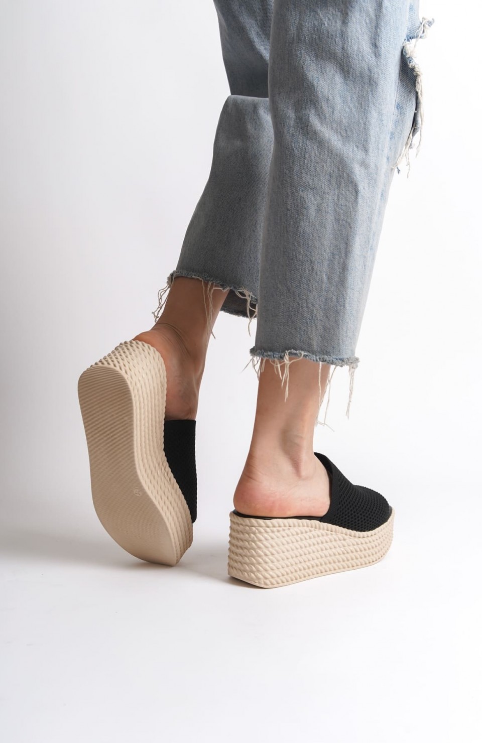 MARLA Dolgu Topuklu Ortopedik Taban Hasır Görünümlü Triko Kadın Terlik  TKT - Siyah Somersan Giyim | Kadın, Erkek ve Çocuk Moda