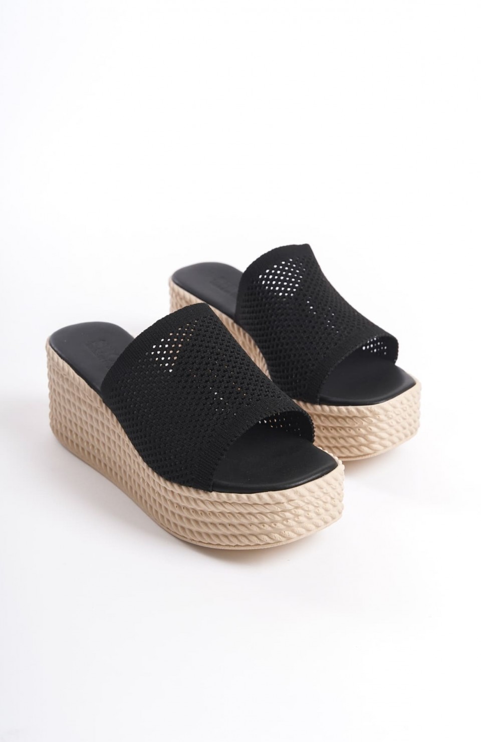 MARLA Dolgu Topuklu Ortopedik Taban Hasır Görünümlü Triko Kadın Terlik  TKT - Siyah Somersan Giyim | Kadın, Erkek ve Çocuk Moda