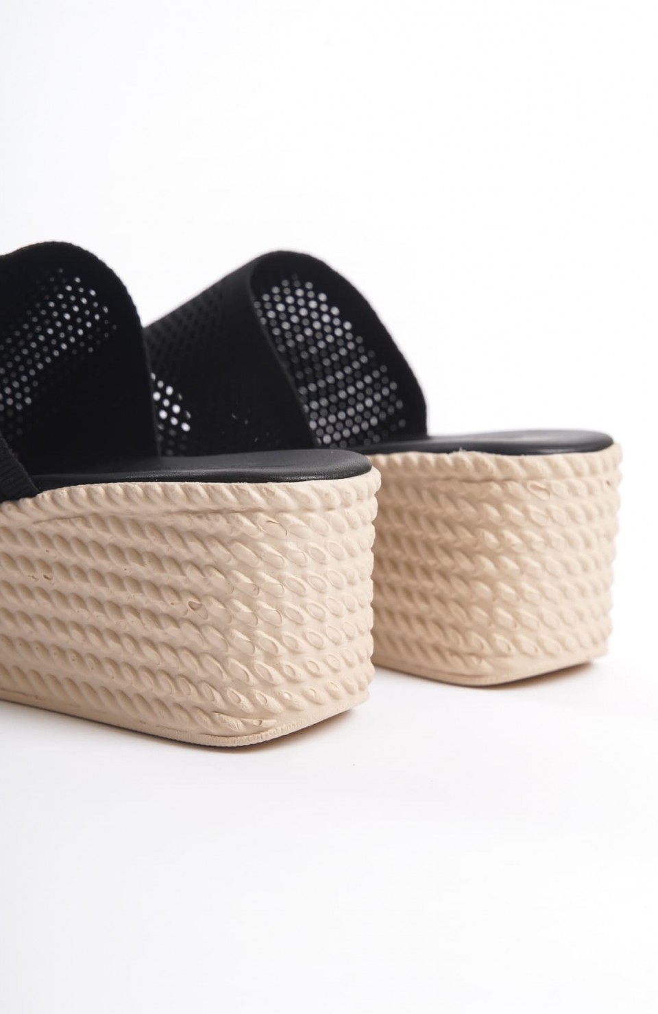 MARLA Dolgu Topuklu Ortopedik Taban Hasır Görünümlü Triko Kadın Terlik  TKT - Siyah Somersan Giyim | Kadın, Erkek ve Çocuk Moda