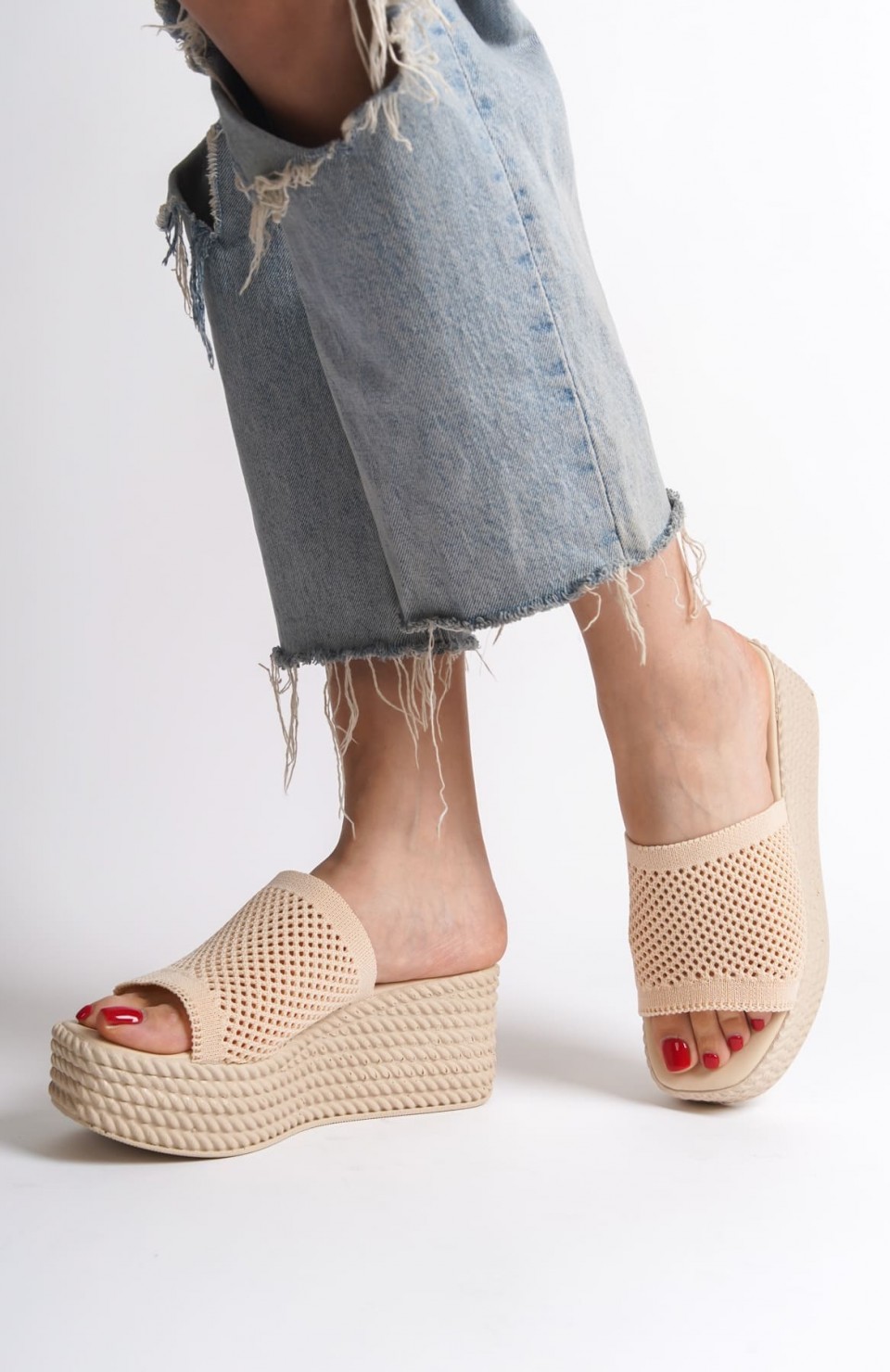 MARLA Dolgu Topuklu Ortopedik Taban Hasır Görünümlü Triko Kadın Terlik  TKT - Ten Somersan Giyim | Kadın, Erkek ve Çocuk Moda