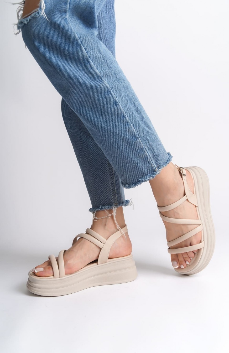 NATALIE İnce Tokalı Şerit Detaylı Ortopedik Taban Kadın Sandalet  CKT - Krem Somersan Giyim | Kadın, Erkek ve Çocuk Moda