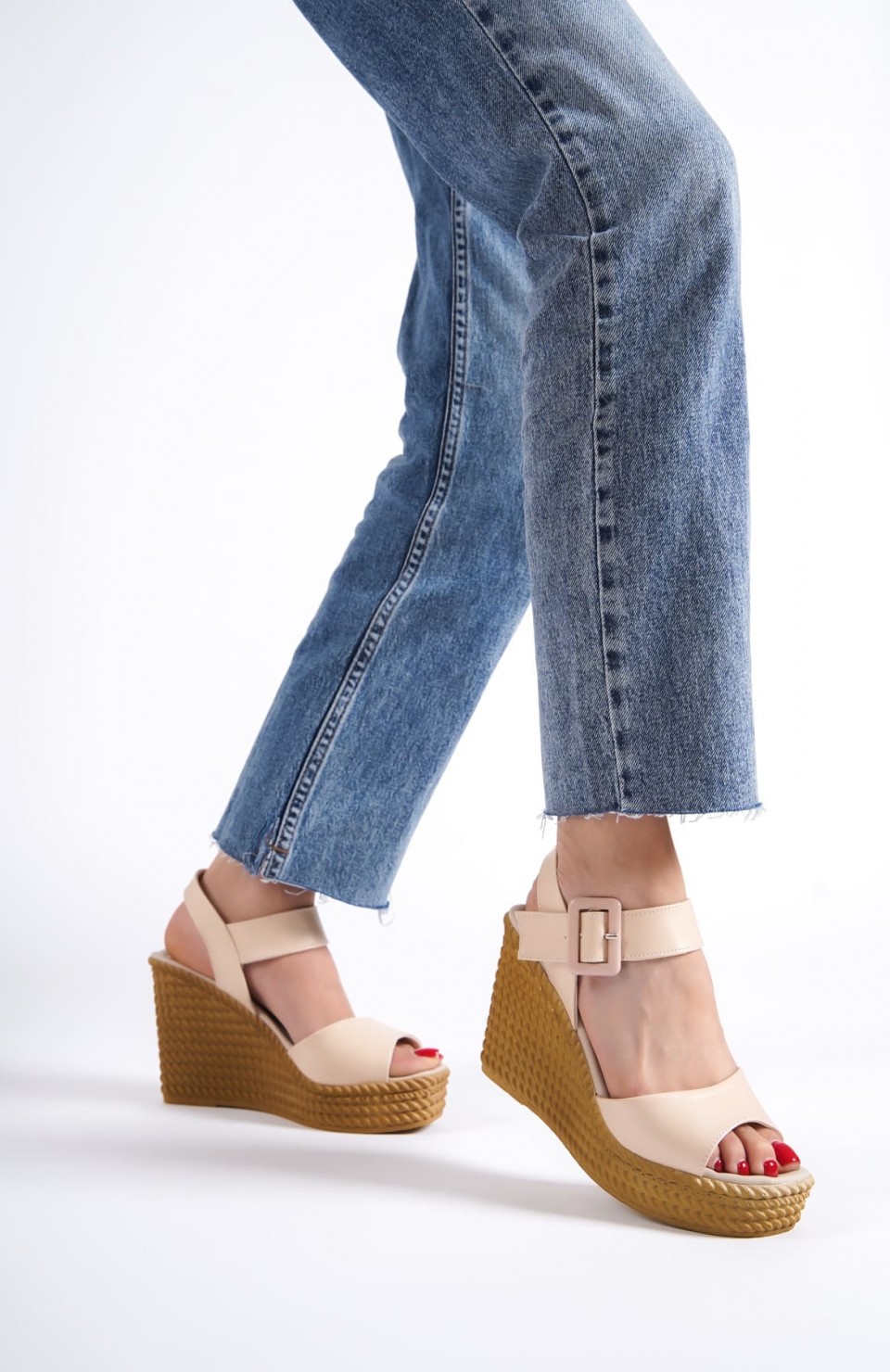 PERLA Tokalı Lastikli Dolgu Topuklu Ortopedik Taban Hasır Görünümlü Kadın Sandalet CKT - Ten Somersan Giyim | Kadın, Erkek ve Çocuk Moda