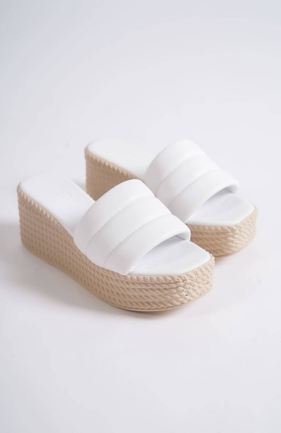 REINA Dolgu Topuklu Ortopedik Taban Hasır Görünümlü Kadın Terlik CKT - Beyaz Somersan Giyim | Kadın, Erkek ve Çocuk Moda