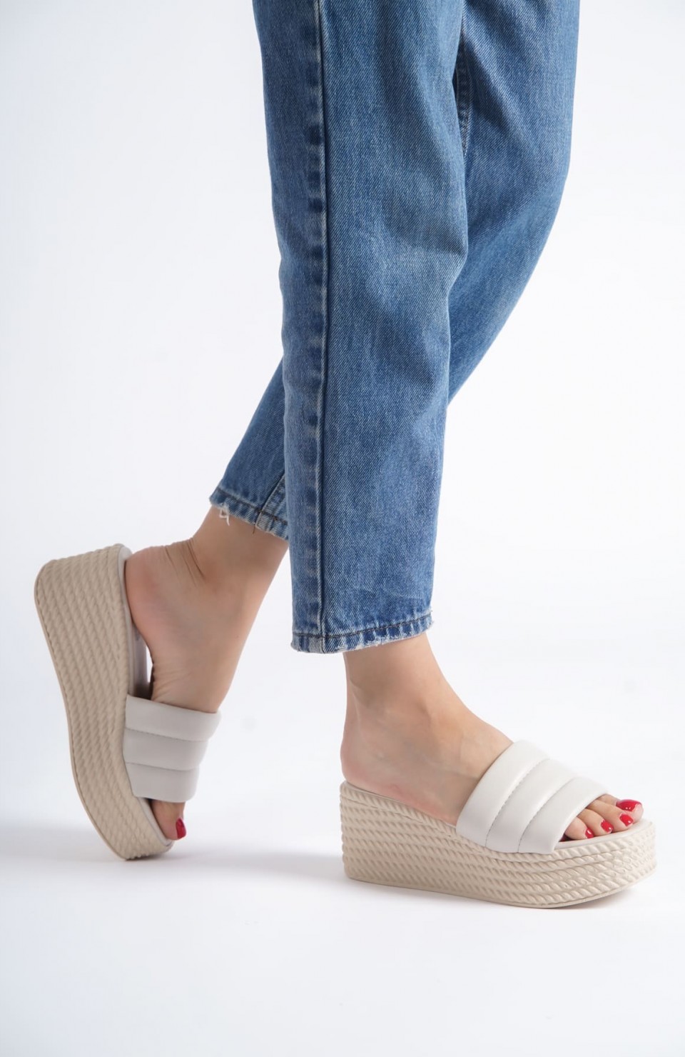 REINA Dolgu Topuklu Ortopedik Taban Hasır Görünümlü Kadın Terlik CKT - Krem Somersan Giyim | Kadın, Erkek ve Çocuk Moda