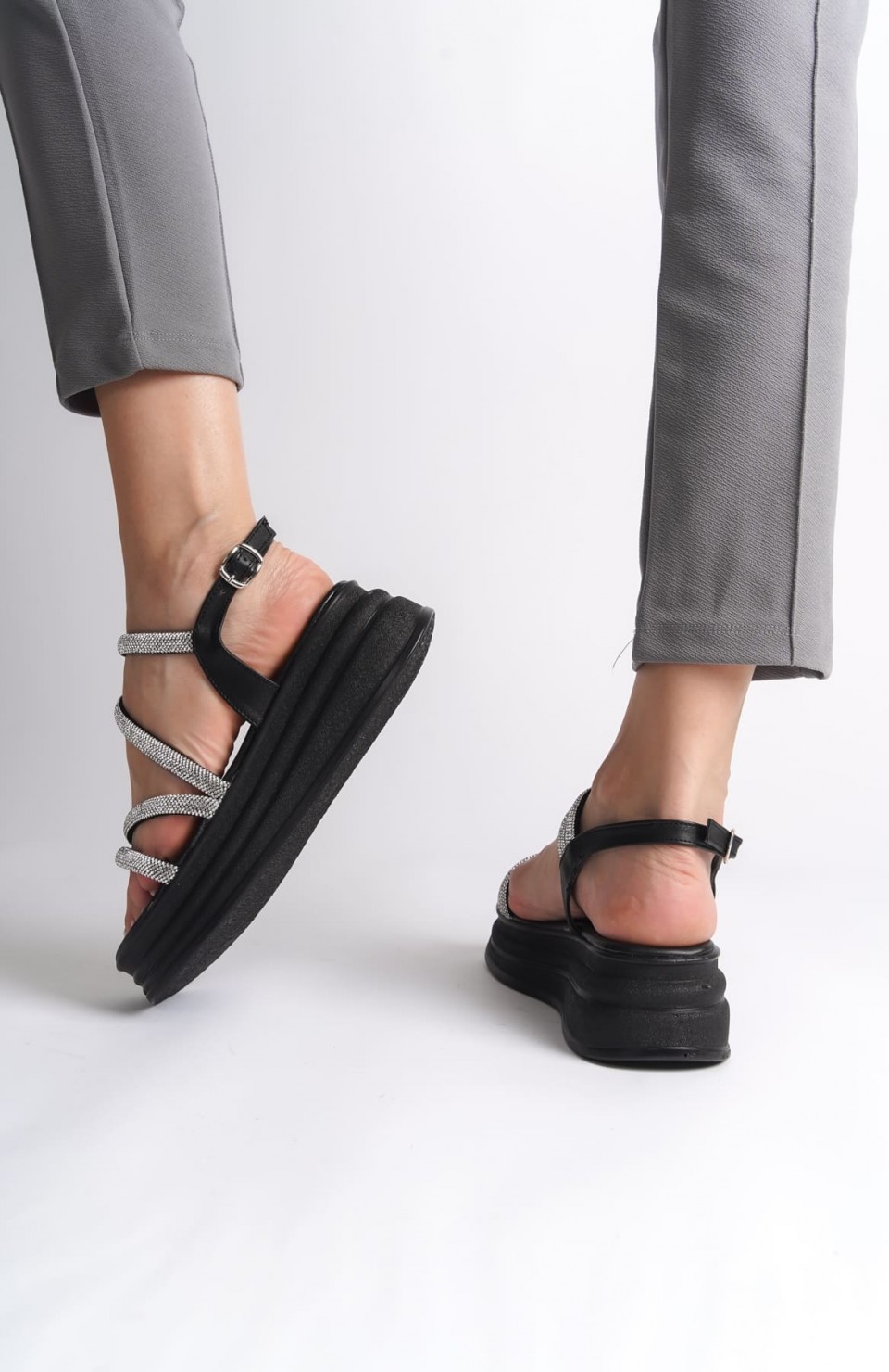 RILEY İnce Tokalı Taşlı Şeritli Ortopedik Taban Kadın Sandalet  CST - Siyah Somersan Giyim | Kadın, Erkek ve Çocuk Moda