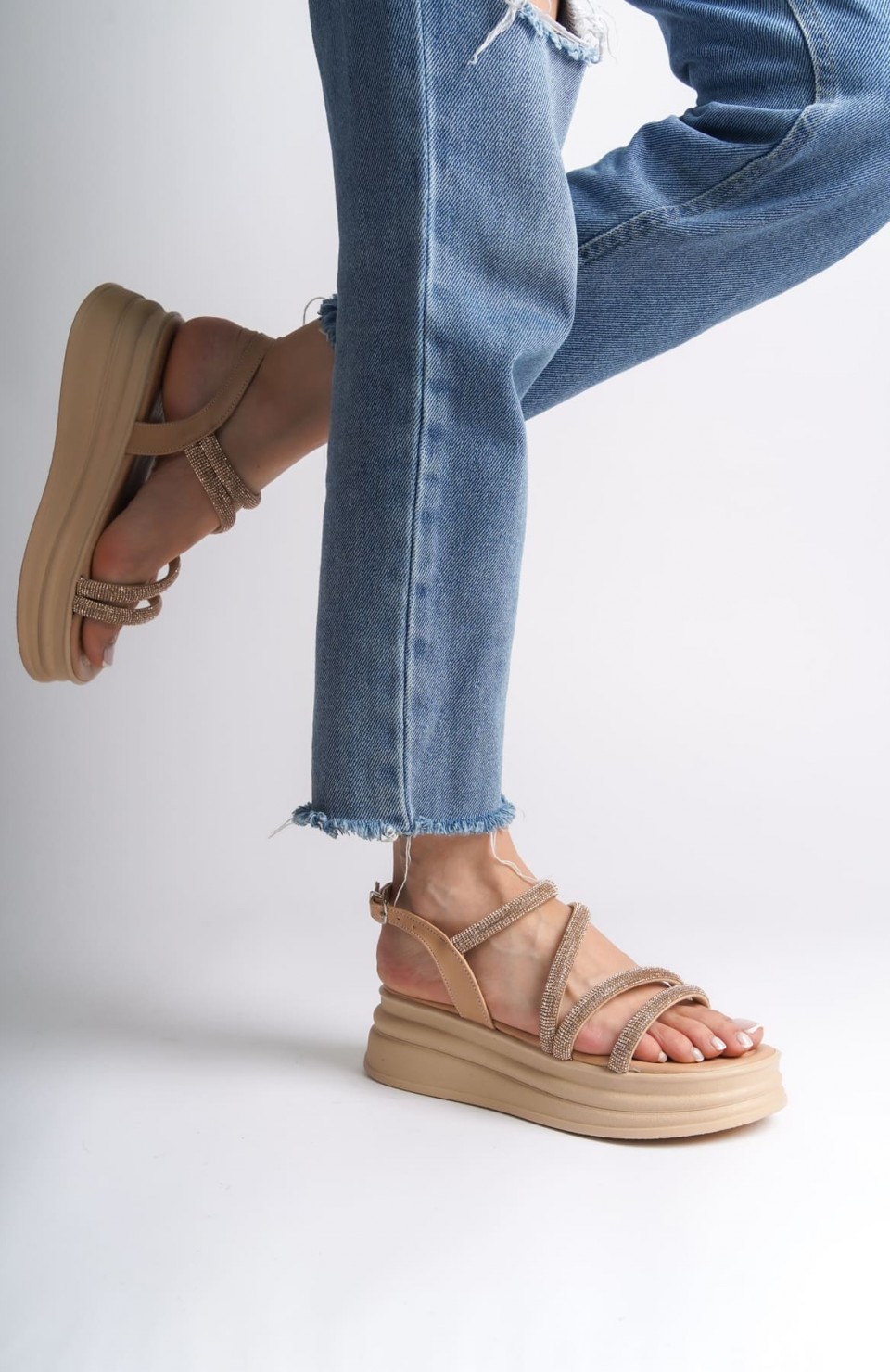 RILEY İnce Tokalı Taşlı Şeritli Ortopedik Taban Kadın Sandalet CTT - Ten Somersan Giyim | Kadın, Erkek ve Çocuk Moda