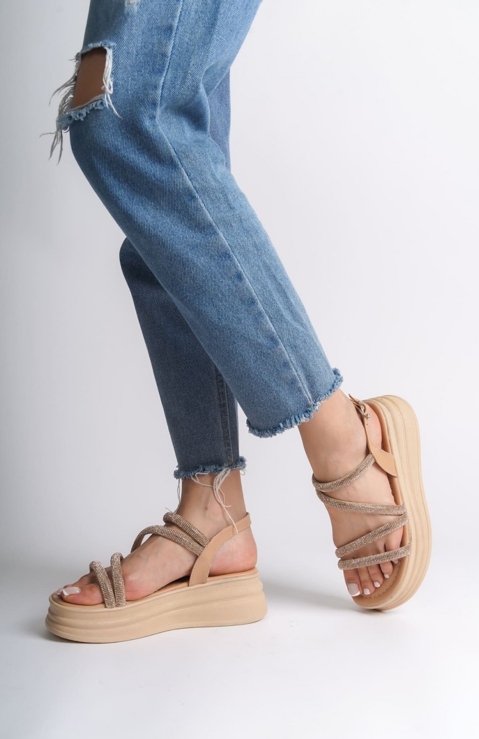 RILEY İnce Tokalı Taşlı Şeritli Ortopedik Taban Kadın Sandalet CTT - Ten Somersan Giyim | Kadın, Erkek ve Çocuk Moda