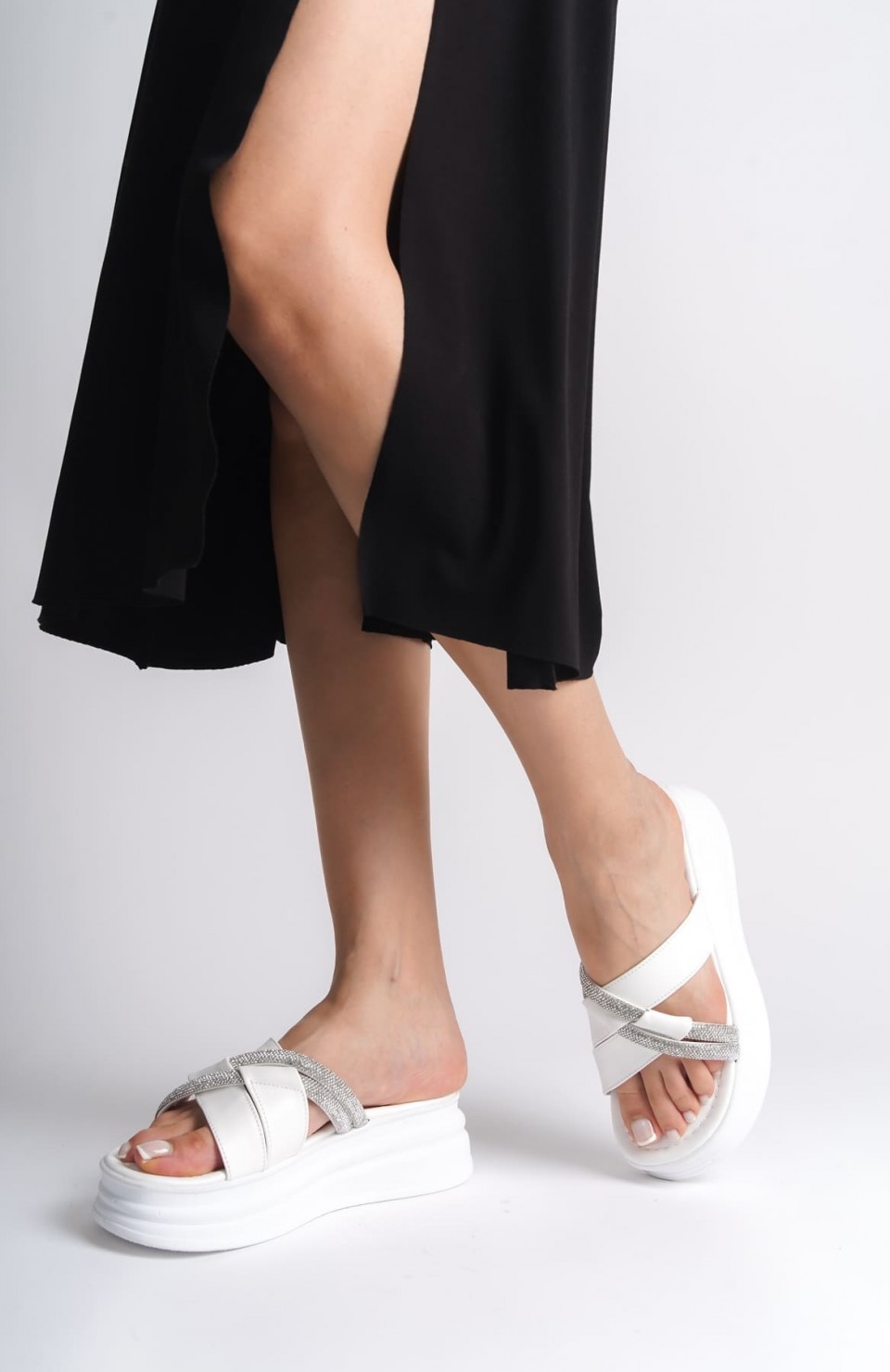 RUBY Düz Topuklu Taşlı Çapraz Şeritli Kalın ve Ortopedik Taban Kadın Terlik  CBT - Beyaz Somersan Giyim | Kadın, Erkek ve Çocuk Moda