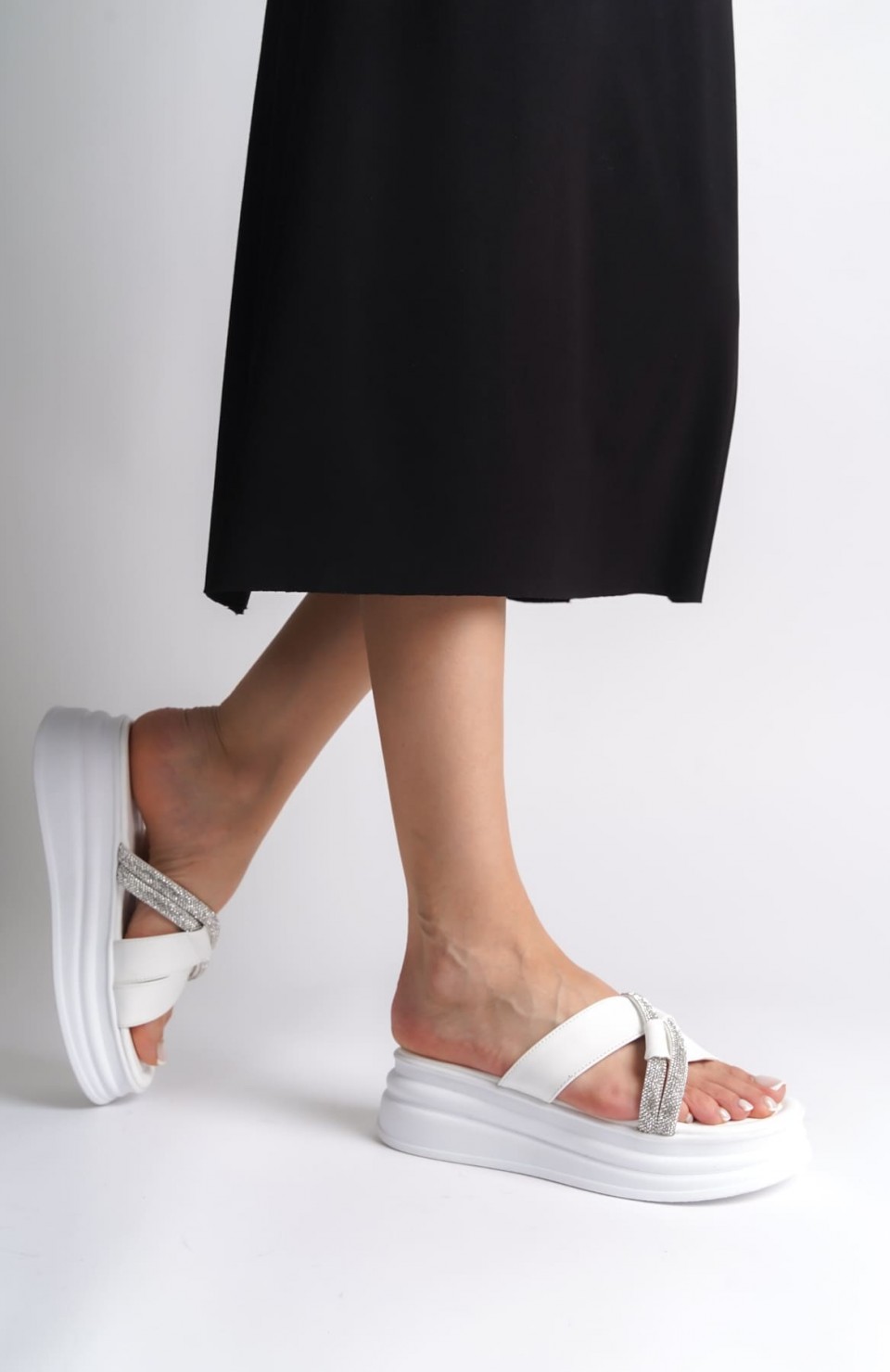 RUBY Düz Topuklu Taşlı Çapraz Şeritli Kalın ve Ortopedik Taban Kadın Terlik  CBT - Beyaz Somersan Giyim | Kadın, Erkek ve Çocuk Moda