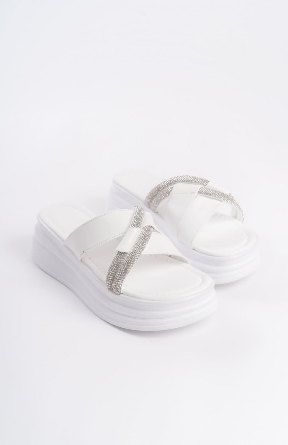 RUBY Düz Topuklu Taşlı Çapraz Şeritli Kalın ve Ortopedik Taban Kadın Terlik  CBT - Beyaz Somersan Giyim | Kadın, Erkek ve Çocuk Moda