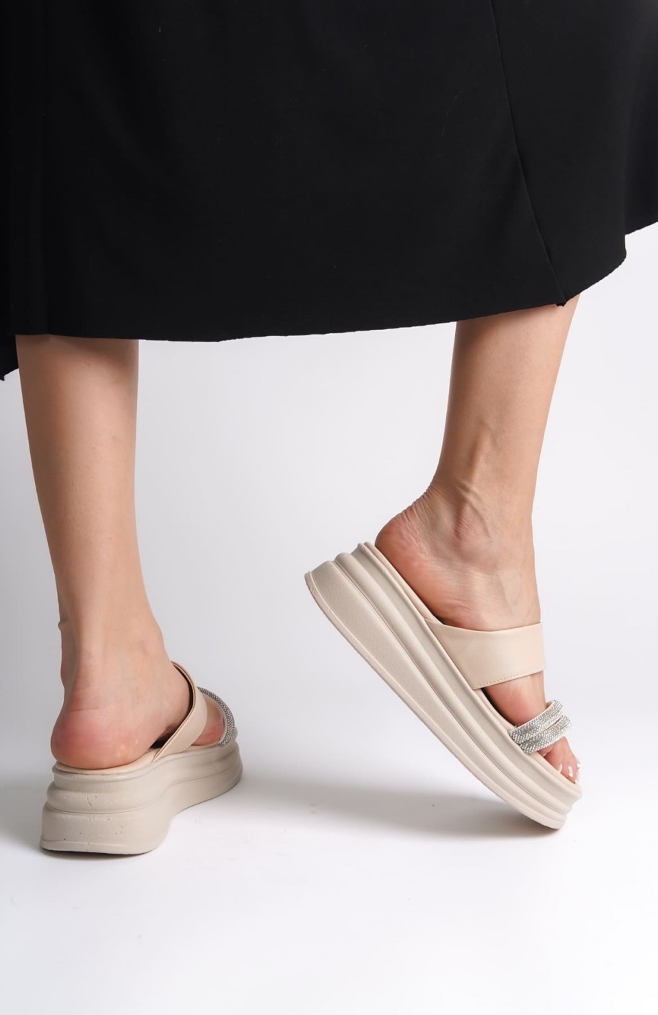 SARAH Düz Topuklu Taşlı Şeritli Kalın ve Ortopedik Taban Kadın Terlik  CKT - Krem Somersan Giyim | Kadın, Erkek ve Çocuk Moda