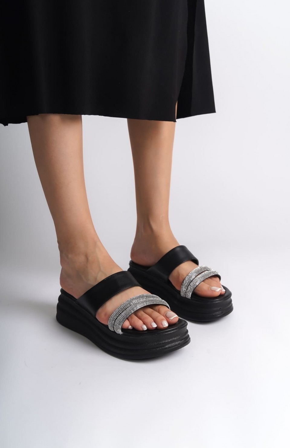SARAH Düz Topuklu Taşlı Şeritli Kalın ve Ortopedik Taban Kadın Terlik CST - Siyah Somersan Giyim | Kadın, Erkek ve Çocuk Moda