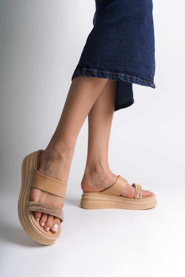 SARAH Düz Topuklu Taşlı Şeritli Kalın ve Ortopedik Taban Kadın Terlik CTT - Ten