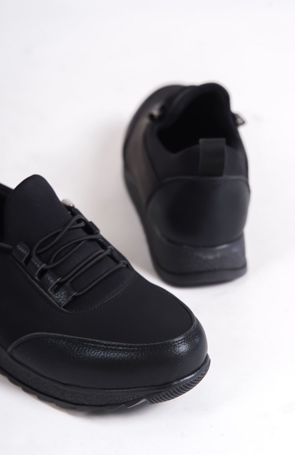 VIOLET Bağcıklı Lastikli Ortopedik Rahat Taban Cilt Detaylı Klasik Kadın Babet Anne Ayakkabısı CST - Siyah Somersan Giyim | Kadın, Erkek ve Çocuk Moda