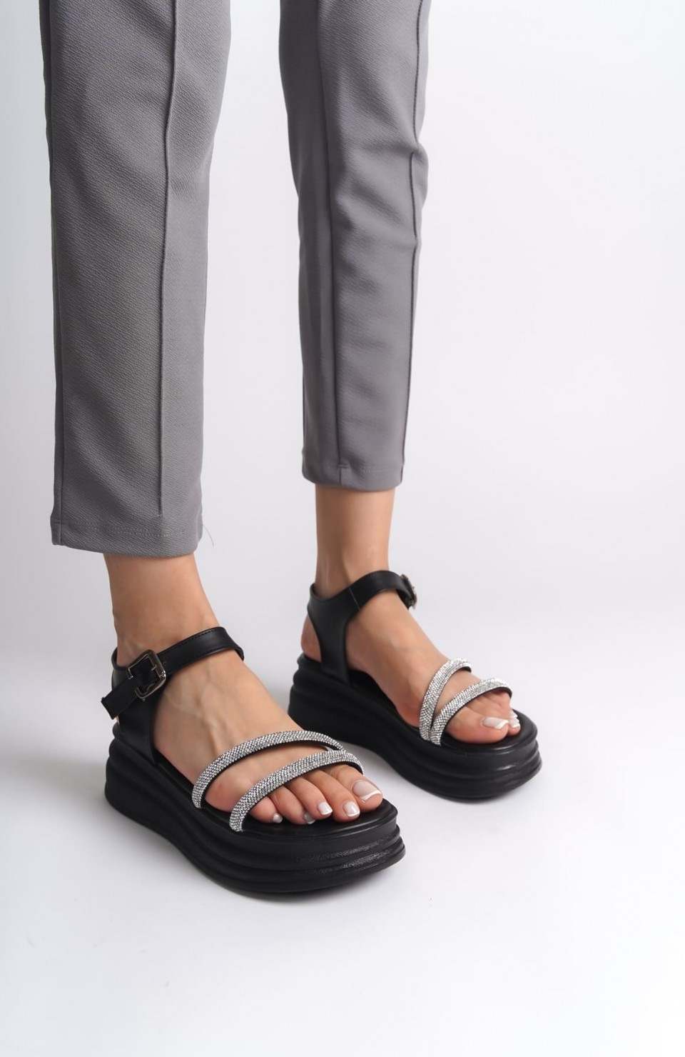 ZLOHE Kalın Tokalı Taşlı Şeritli Ortopedik Taban Kadın Sandalet  CST - Siyah Somersan Giyim | Kadın, Erkek ve Çocuk Moda