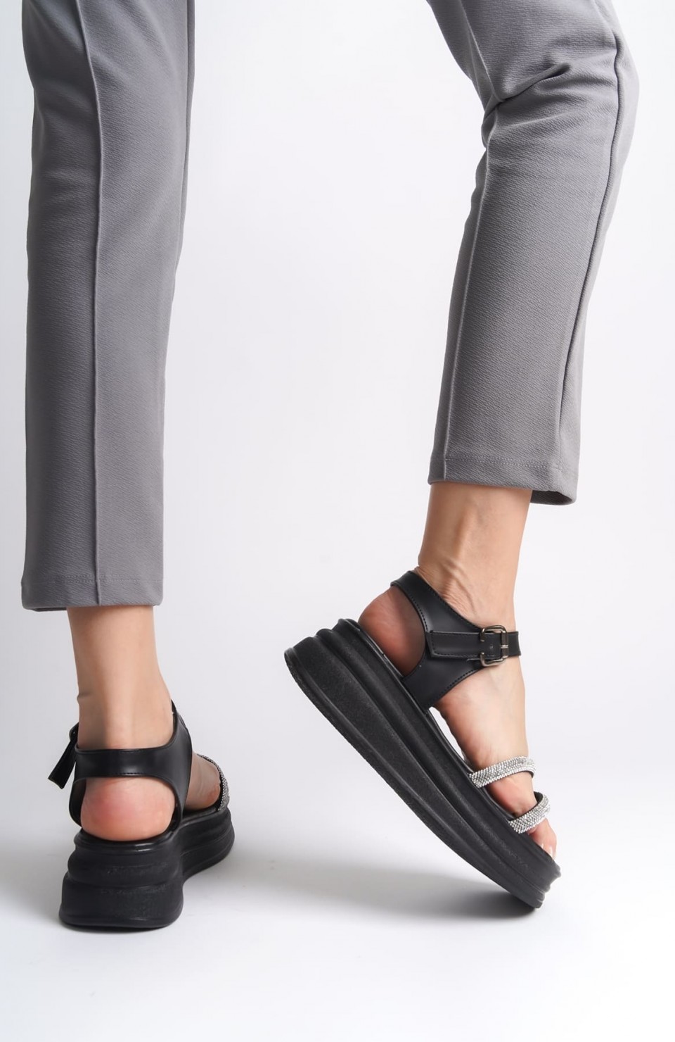 ZLOHE Kalın Tokalı Taşlı Şeritli Ortopedik Taban Kadın Sandalet  CST - Siyah Somersan Giyim | Kadın, Erkek ve Çocuk Moda