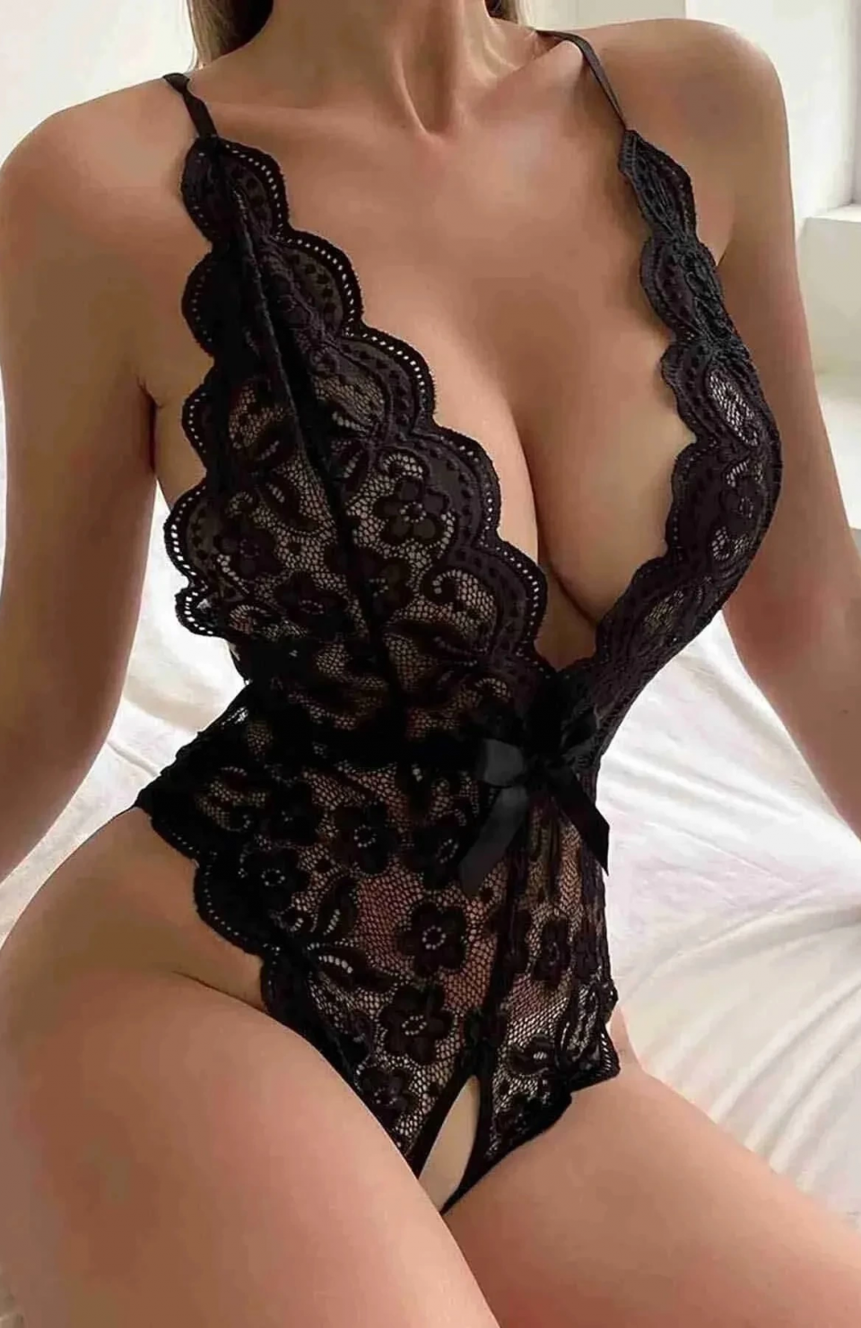 For Dreams 8458 Fantezi Dantelli Özel Bölgesi Açık Bodysuit