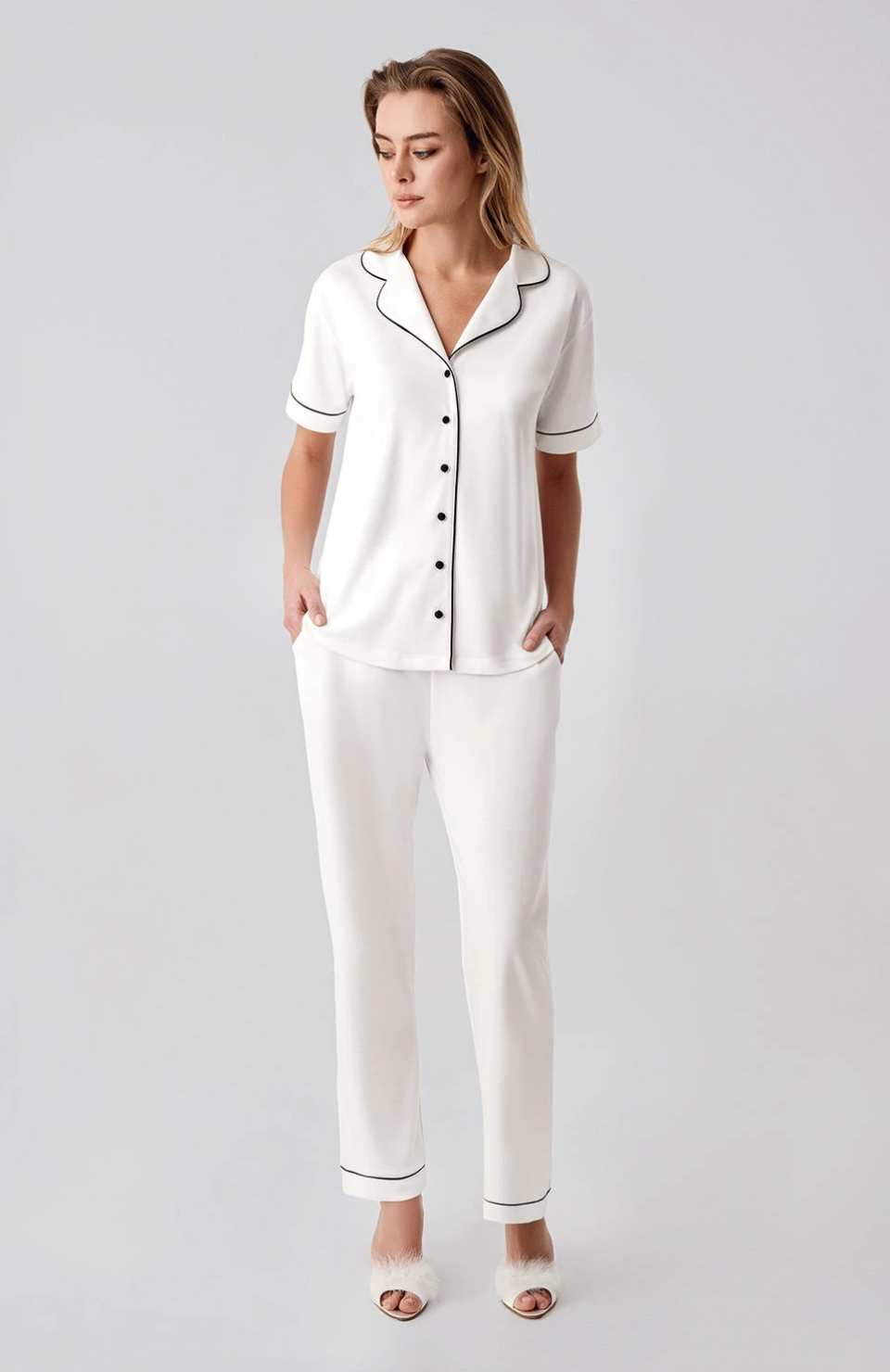 Freshness 324 Kadın 4'Lü Sabahlıklı Şorlu Pijama Takımı