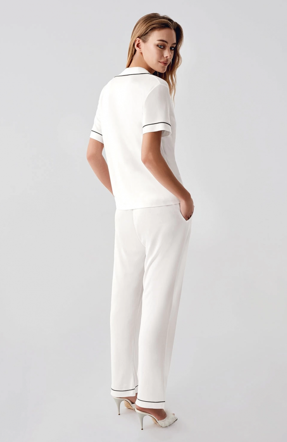 Freshness 324 Kadın 4'Lü Sabahlıklı Şorlu Pijama Takımı