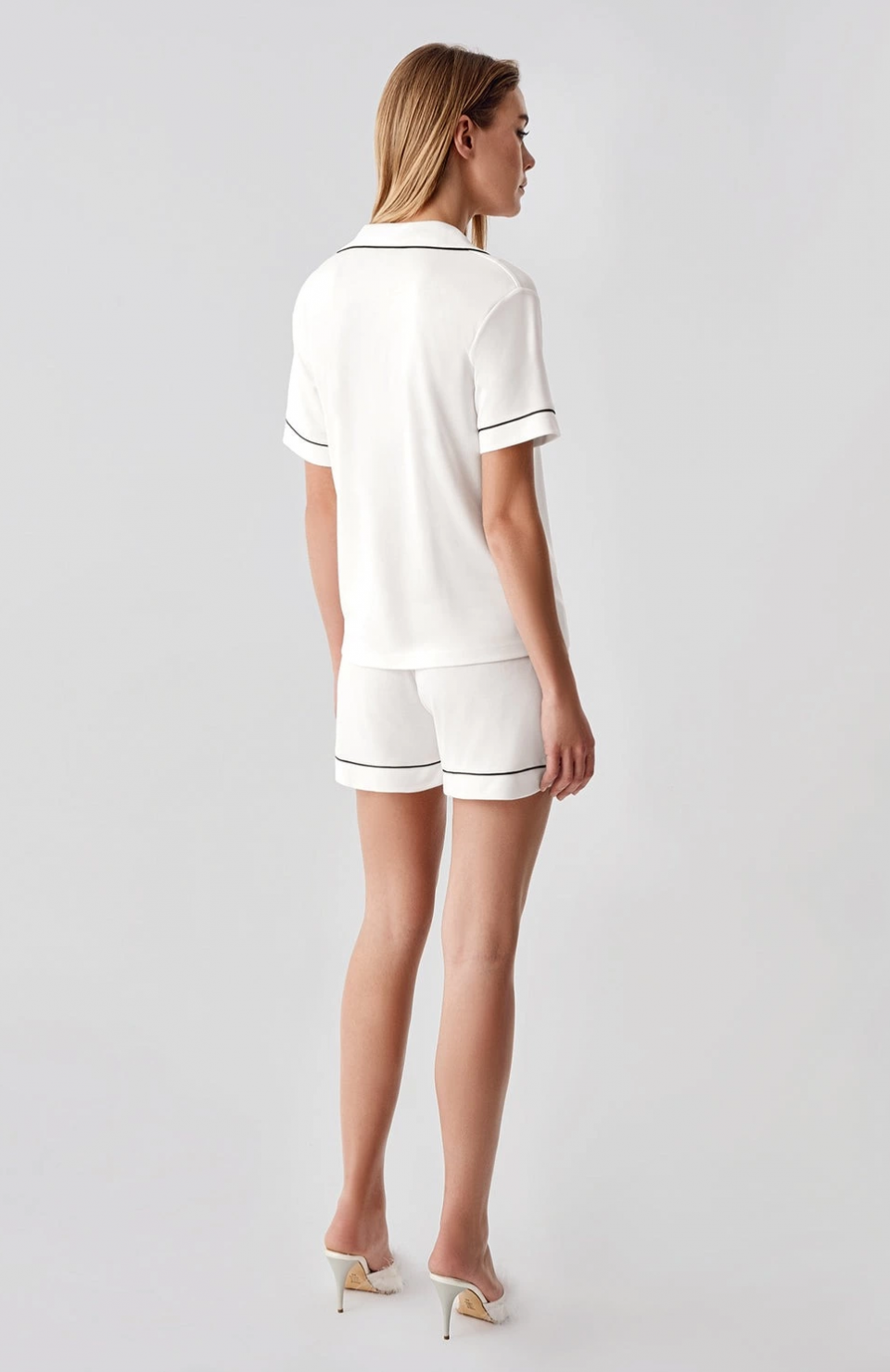 Freshness 324 Kadın 4'Lü Sabahlıklı Şorlu Pijama Takımı