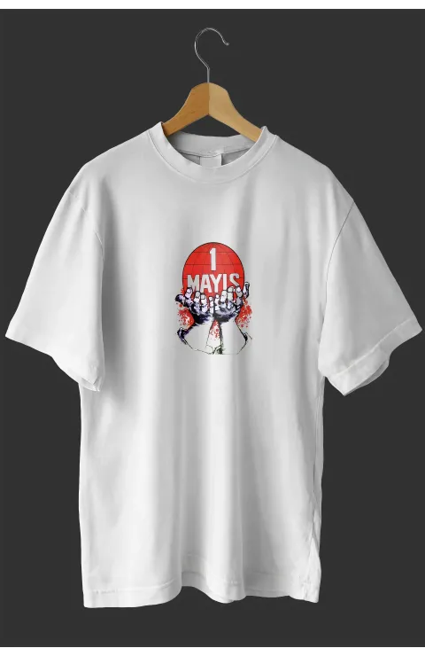 1 Mayıs Emekçilerimiz İçin Özel Tasarım 1 Mayıs Dünya Baskılı T-shirt - Beyaz