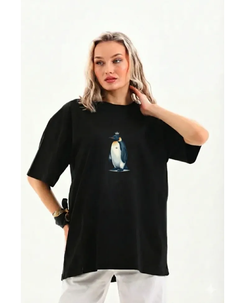 Kadın Oversize Tişört - Sırt Baskılı "Survivor Penguin" Temalı Felsefi Yazılı - Siyah