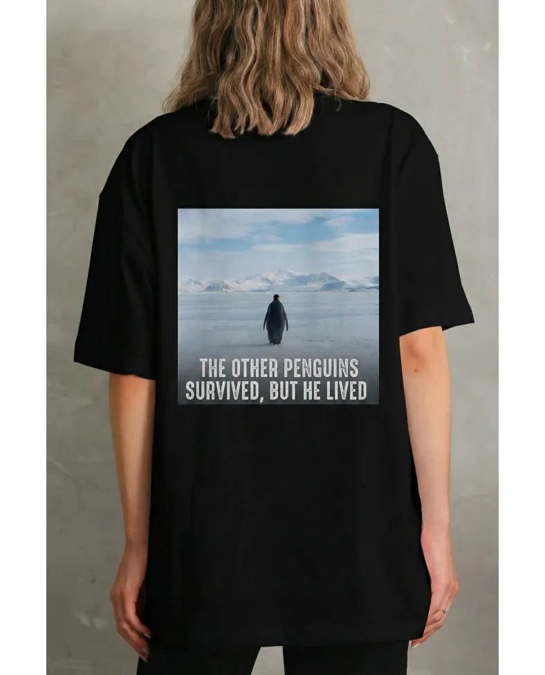 Kadın Oversize Tişört - Sırt Baskılı "Survivor Penguin" Temalı Felsefi Yazılı - Siyah