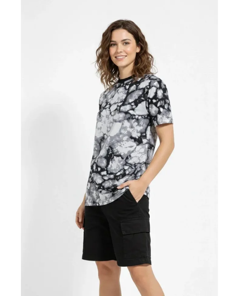 Kadın Siyah Gri Taş Desenli Tişört Regular kalıp Bisiklet Yaka Dijital Baskılı - Siyah Somersan Giyim | Kadın, Erkek ve Çocuk Moda