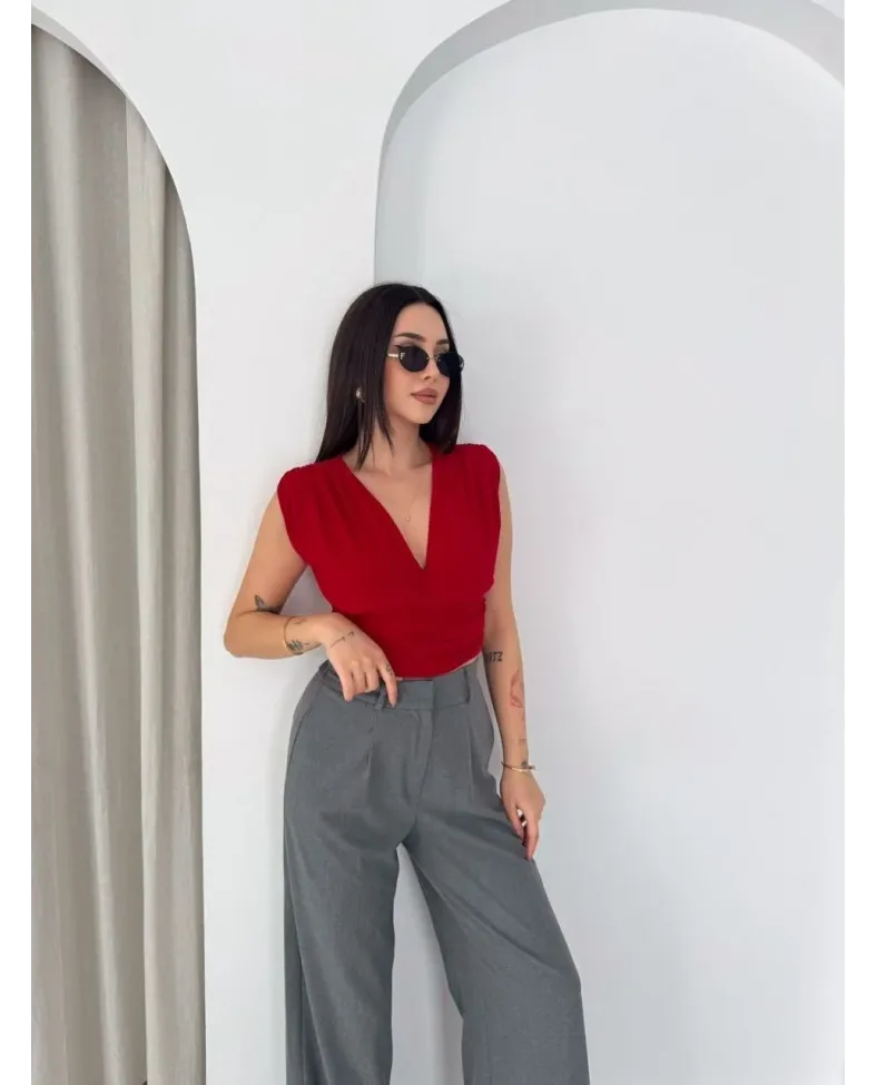 Kadın Vatkalı Kolsuz V Yaka Drapeli Crop Bluz Likralı Fit - Kırmızı