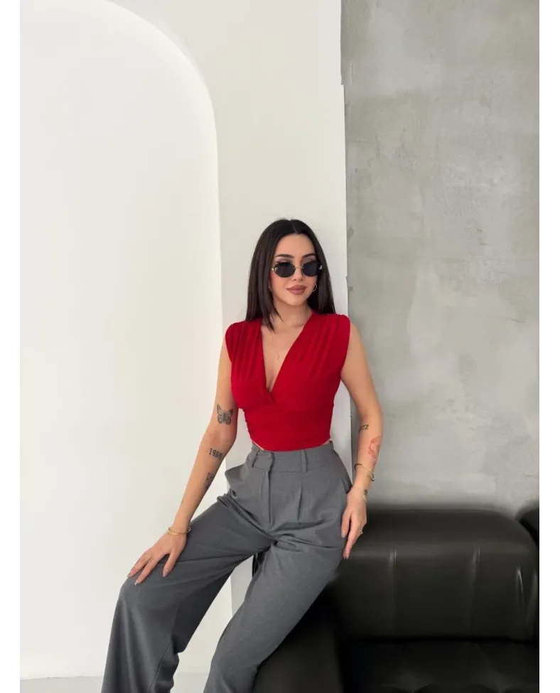 Kadın Vatkalı Kolsuz V Yaka Drapeli Crop Bluz Likralı Fit - Kırmızı