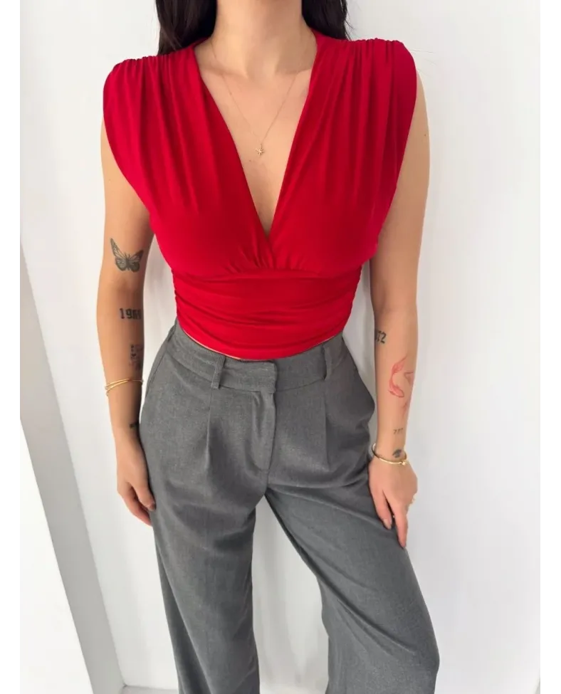 Kadın Vatkalı Kolsuz V Yaka Drapeli Crop Bluz Likralı Fit - Kırmızı