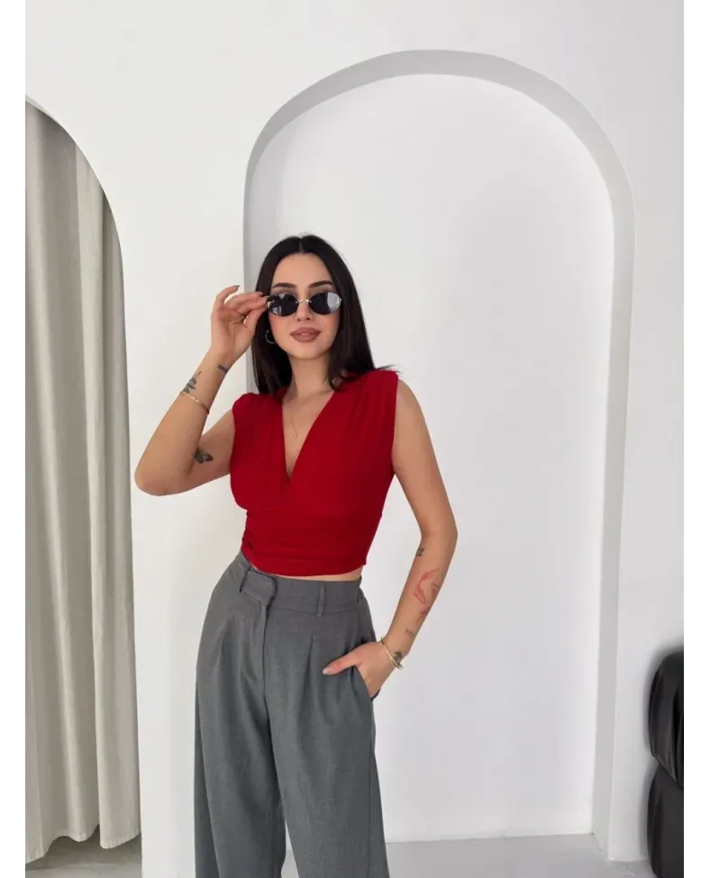 Kadın Vatkalı Kolsuz V Yaka Drapeli Crop Bluz Likralı Fit - Kırmızı