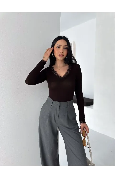 Kadın Dantel Detaylı V Yaka Arkası V Yaka Kaşmir Dokulu Uzun Kollu Bluz - Vişne Çürüğü