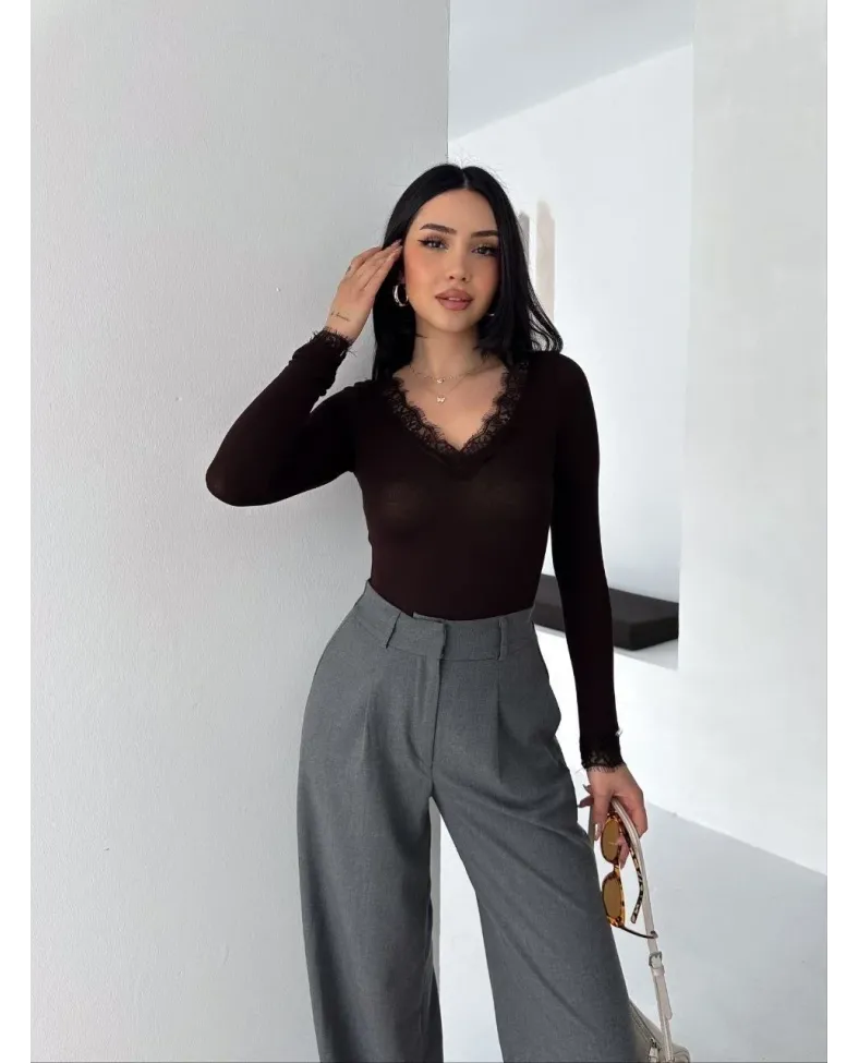 Kadın Dantel Detaylı V Yaka Arkası V Yaka Kaşmir Dokulu Uzun Kollu Bluz - Vişne Çürüğü