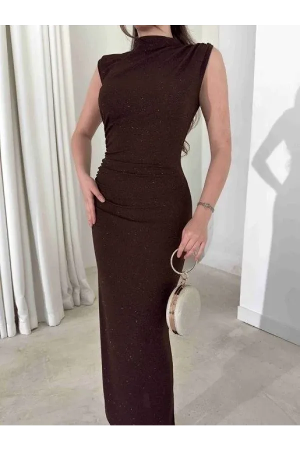 Kadın Likralı Simli Kumaş Yandan Yırtmaçlı Uzun Elbise Şık Kolsuz Abiye - Kahverengi