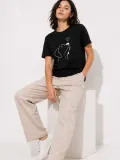 Kadın Köpek Figürlü Minimal Baskılı Tişört Kısa Kol Yazlık T-Shirt - Siyah