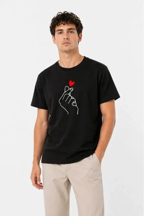 Erkek Kore Parmak Kalp Aşk Temalı Minimal Baskılı Tişört Yazlık Kısa Kol T-Shirt - Siyah