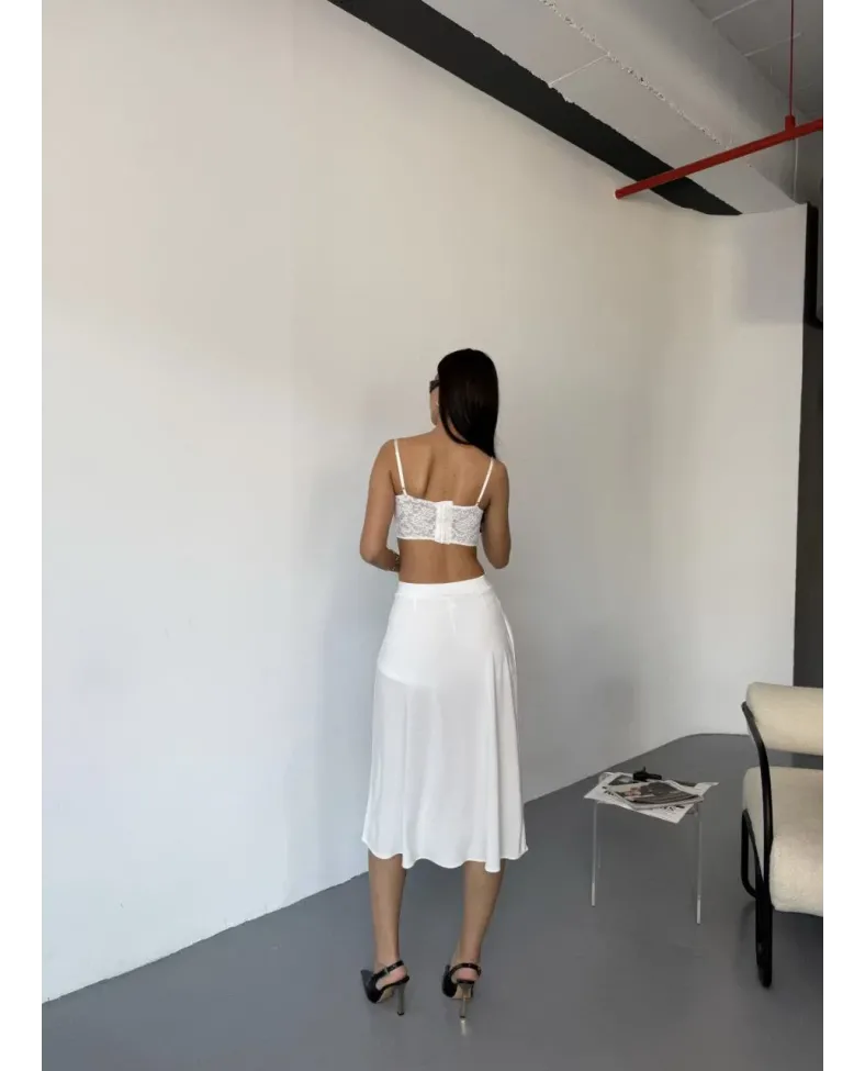 Çepli Şortlu Yırtmaçlı Etek - Beyaz