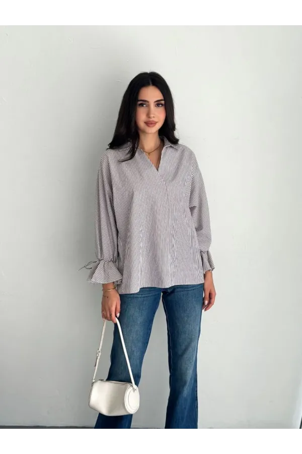 Kadın Arkası Asimetrik Yırtmaç Kesim Detaylı Cizgili Bluz Gömlek - Gri