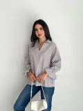 Kadın Arkası Asimetrik Yırtmaç Kesim Detaylı Cizgili Bluz Gömlek - Gri Somersan Giyim | Kadın, Erkek ve Çocuk Moda