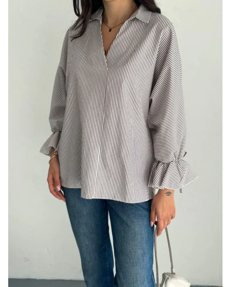 Kadın Arkası Asimetrik Yırtmaç Kesim Detaylı Cizgili Bluz Gömlek - Gri Somersan Giyim | Kadın, Erkek ve Çocuk Moda