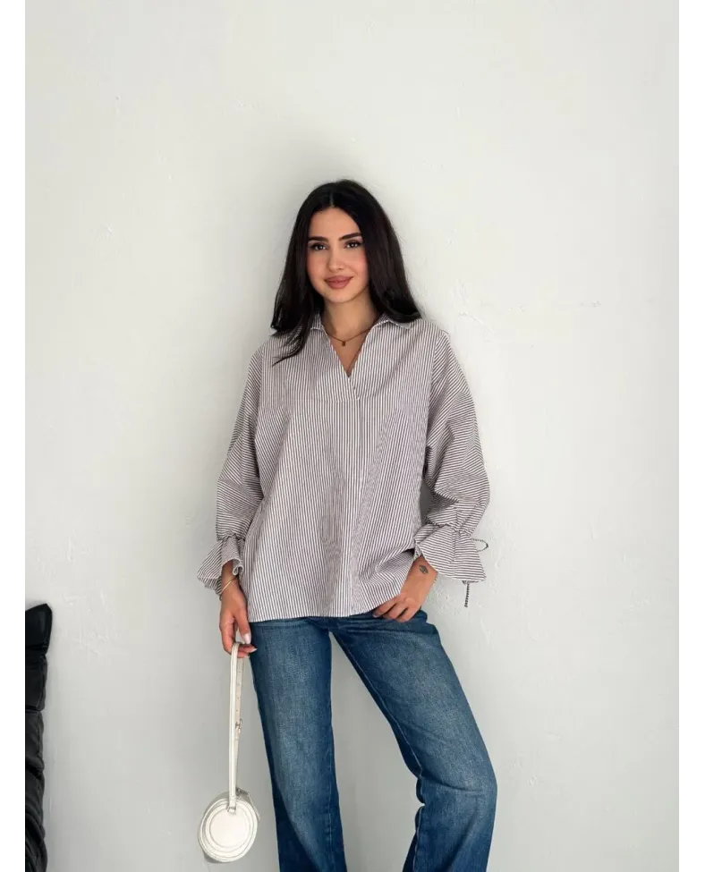 Kadın Arkası Asimetrik Yırtmaç Kesim Detaylı Cizgili Bluz Gömlek - Gri Somersan Giyim | Kadın, Erkek ve Çocuk Moda