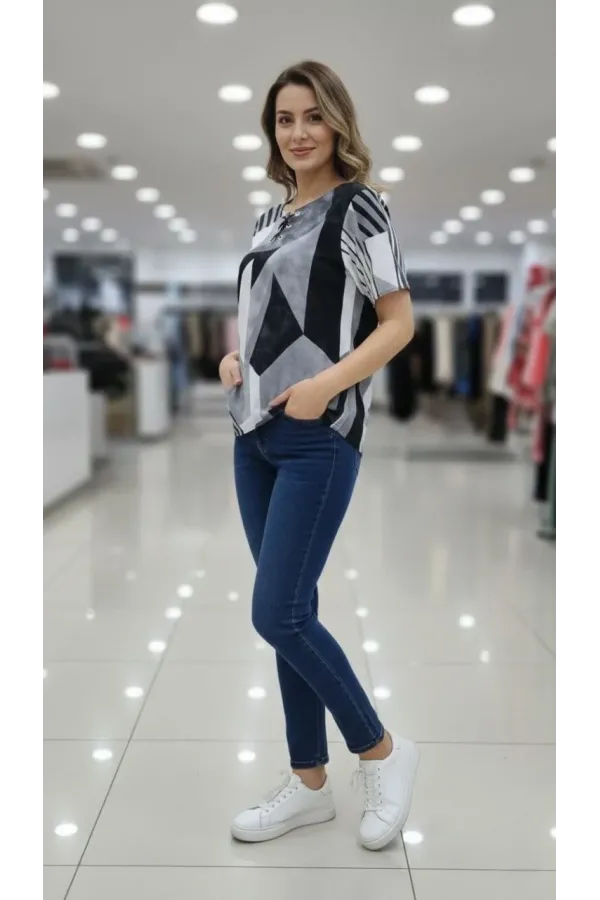 Kadın Desenli Püsküllü Viskon Bluz Bebe Yaka Kısa Kollu Big Size Kesim - Desenli