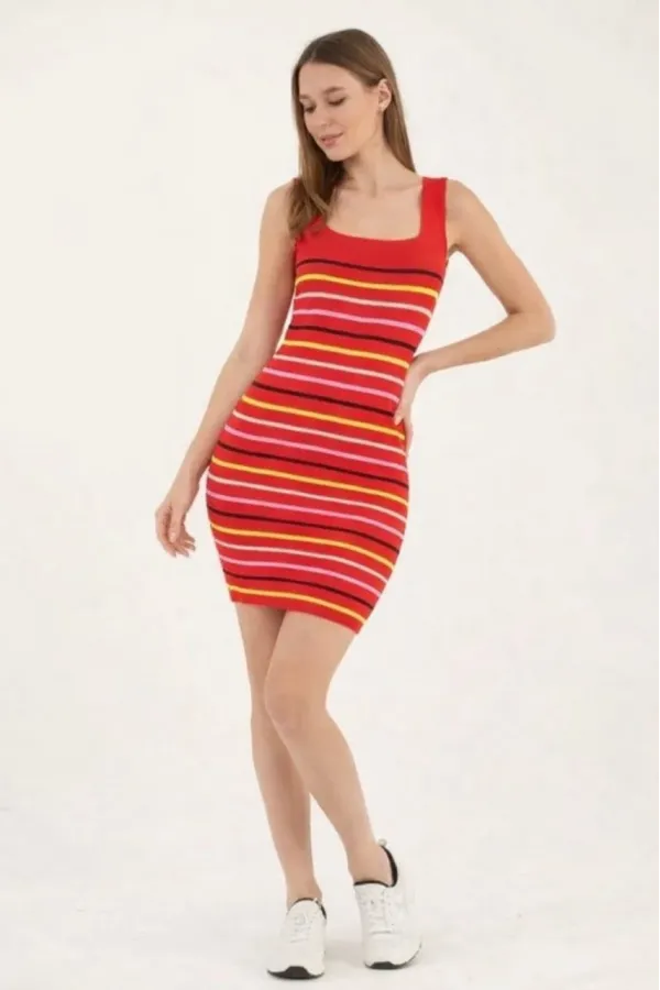 Kadın Kare Yaka Midi Boy Likralı Polelit Elbise - Kırmızı