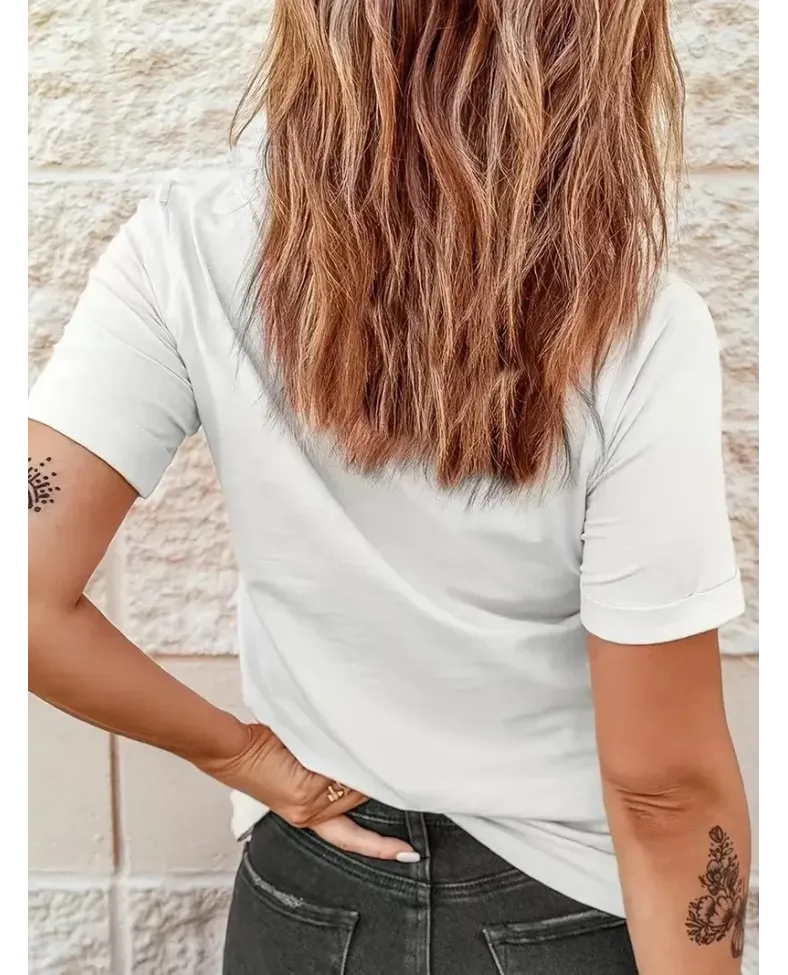 Kadınlar için Leopar Kalp Baskılı Tişört - Büyük Beden Makinede Yıkanabilir - Beyaz