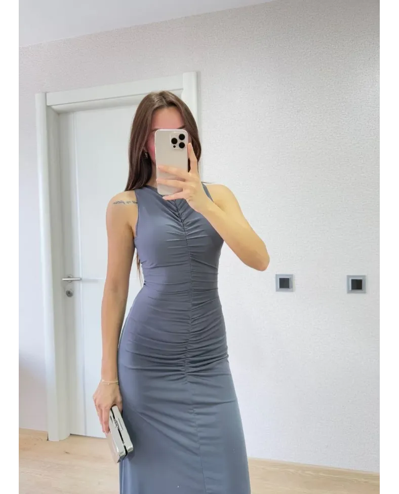 Bürümcük Kumaşlı İçi Astarlı Üzgülü Kolsuz Büzgülü Uzun Elbise - Füme