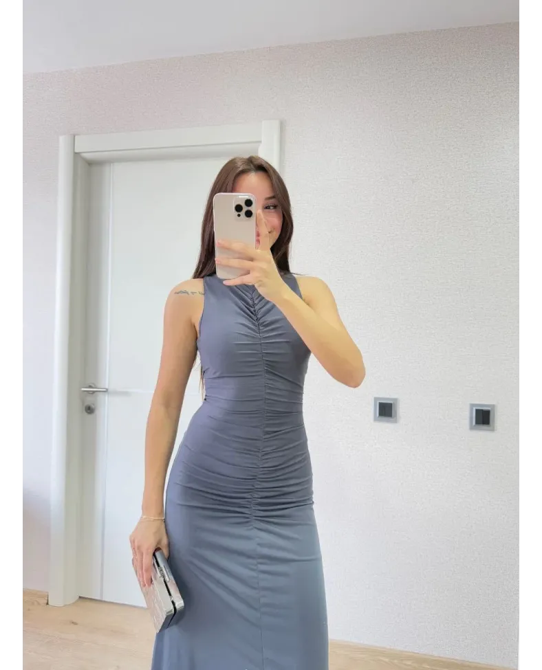 Bürümcük Kumaşlı İçi Astarlı Üzgülü Kolsuz Büzgülü Uzun Elbise - Füme